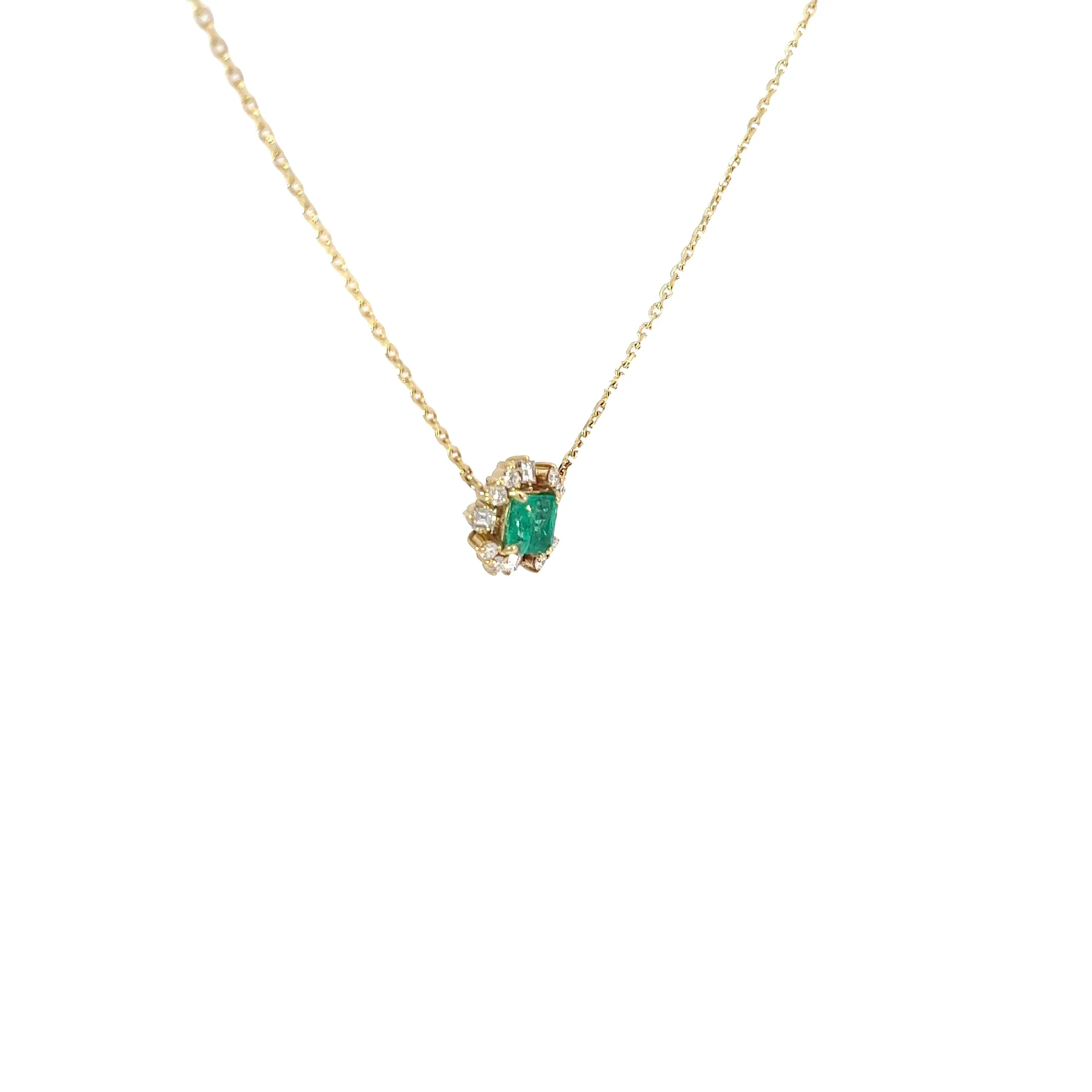 18KY .75CT COLOMBIAN EMERALD PRINCESS CUT /.20CT PRINCESS CUT AND .20CT ROUND DIAMOND FVS2 PENDANT