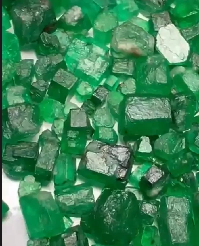 200 Carat Raw Emerald Stones