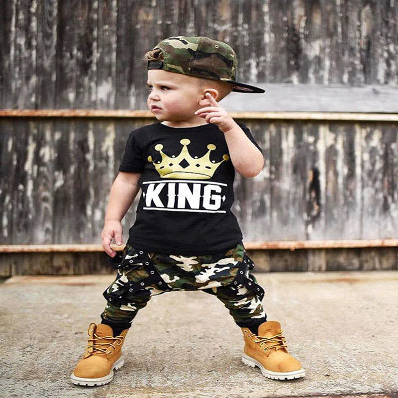 30 Pieces) Wholesale Fashion Boy Crown Print Top And Camouflage Trousers Set