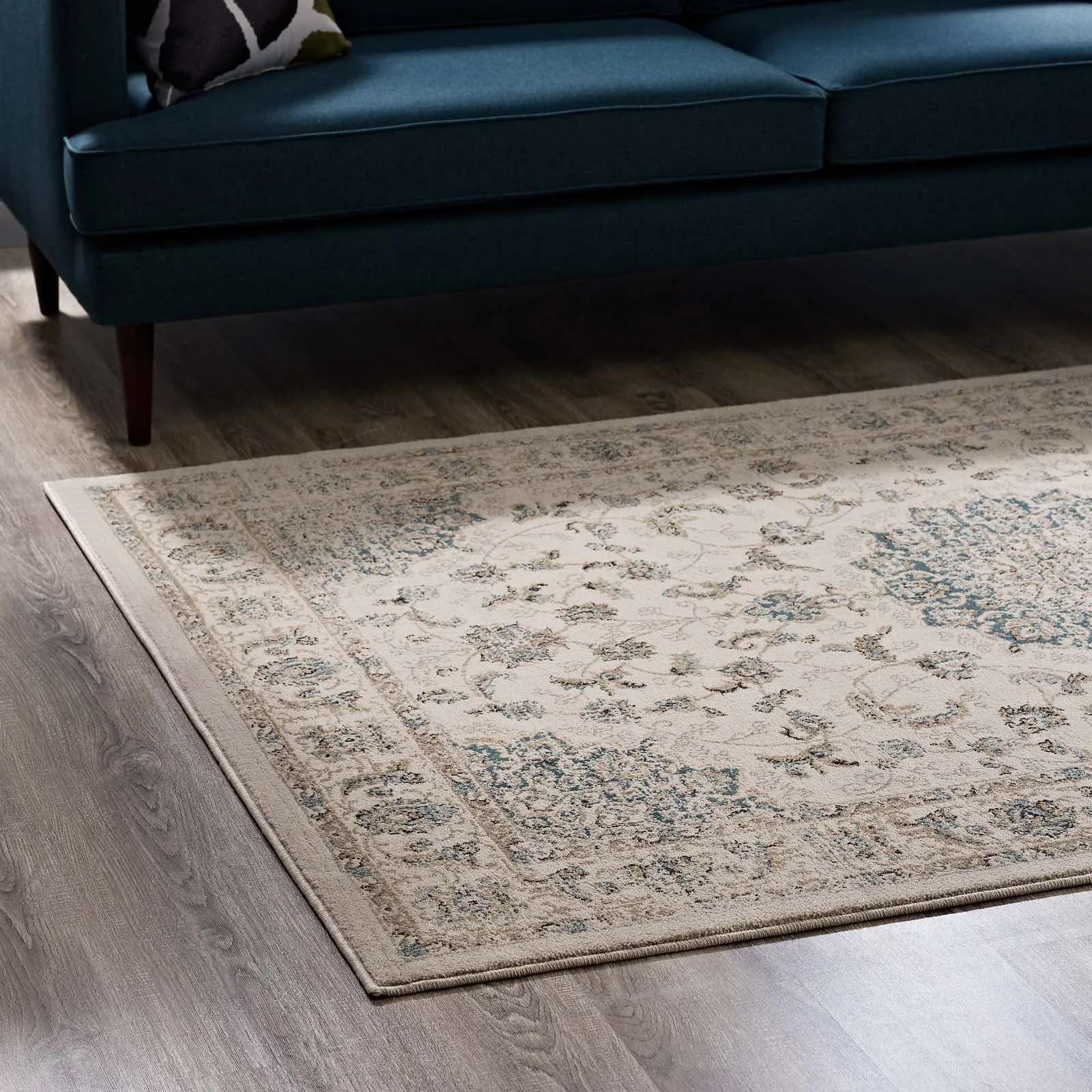 ATARA DISTRESSED VINTAGE PERSIAN MEDALLION
