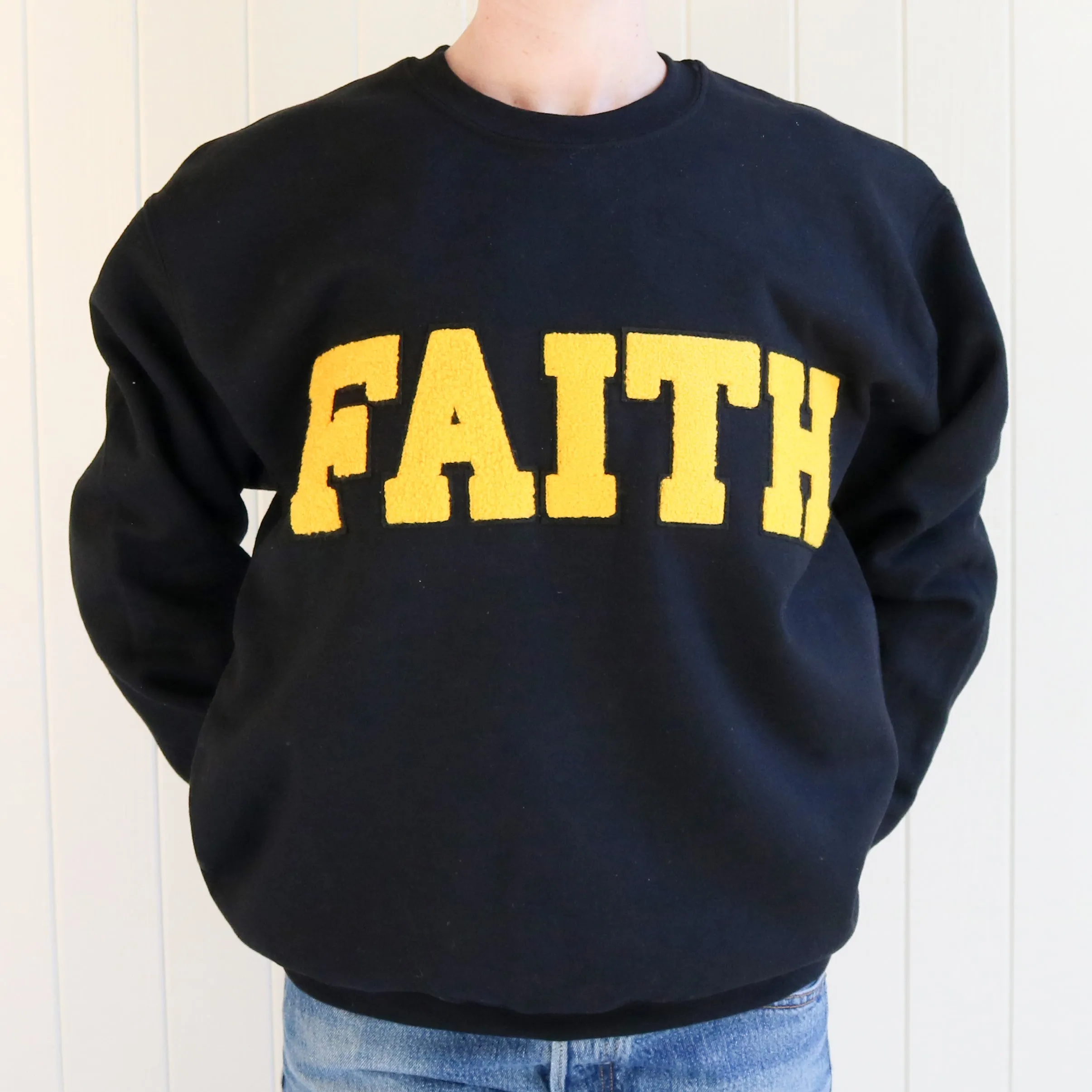 FAITH CREWNECK