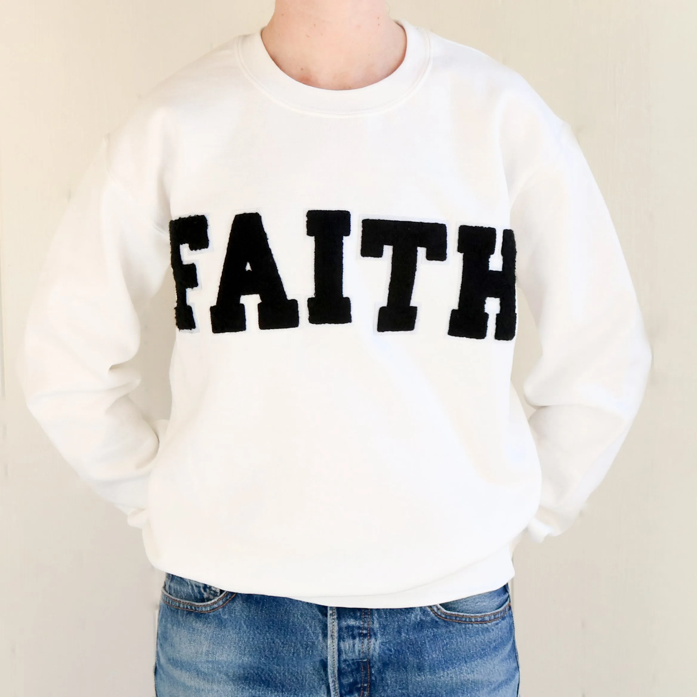 FAITH CREWNECK