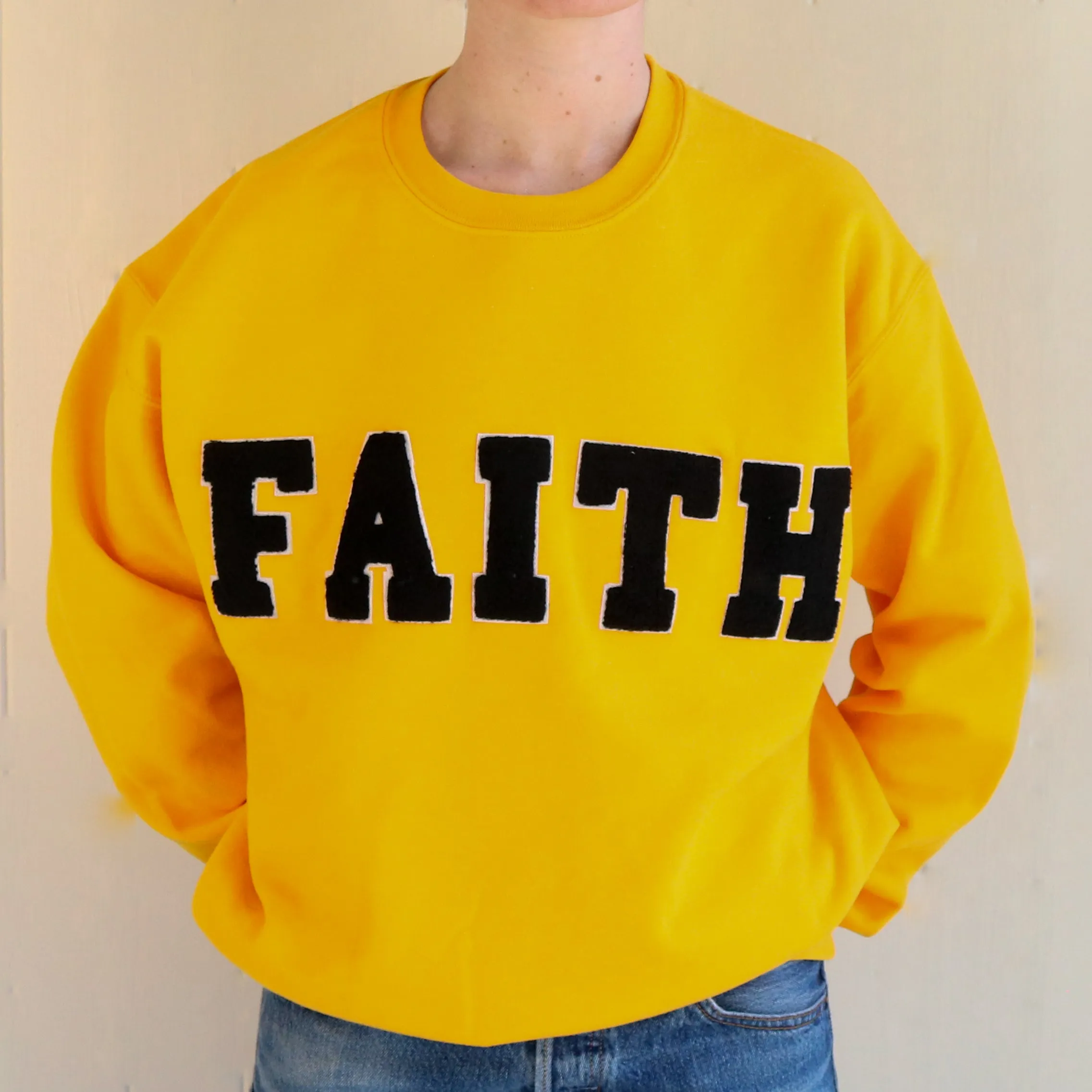 FAITH CREWNECK