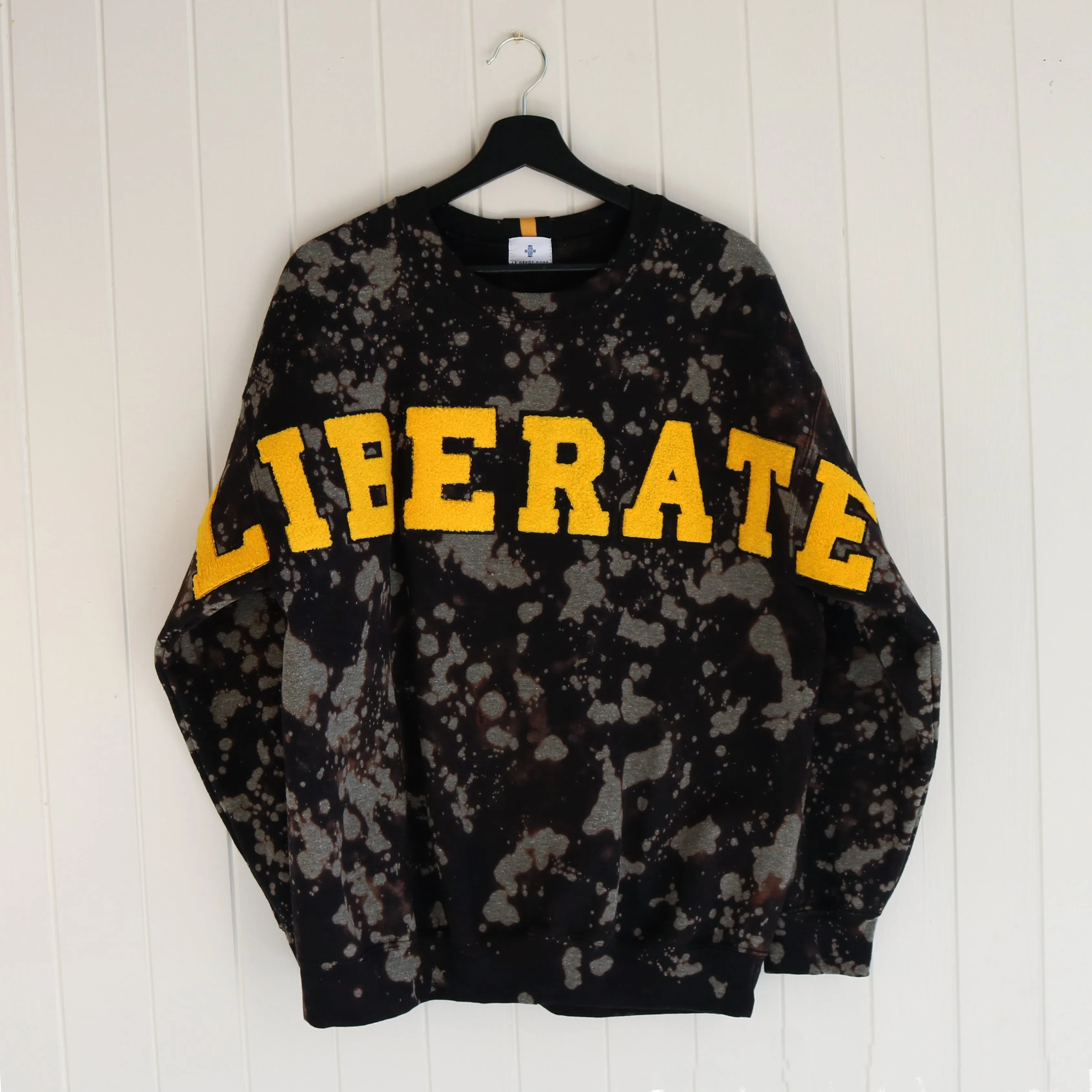 LIBERATE CREWNECK