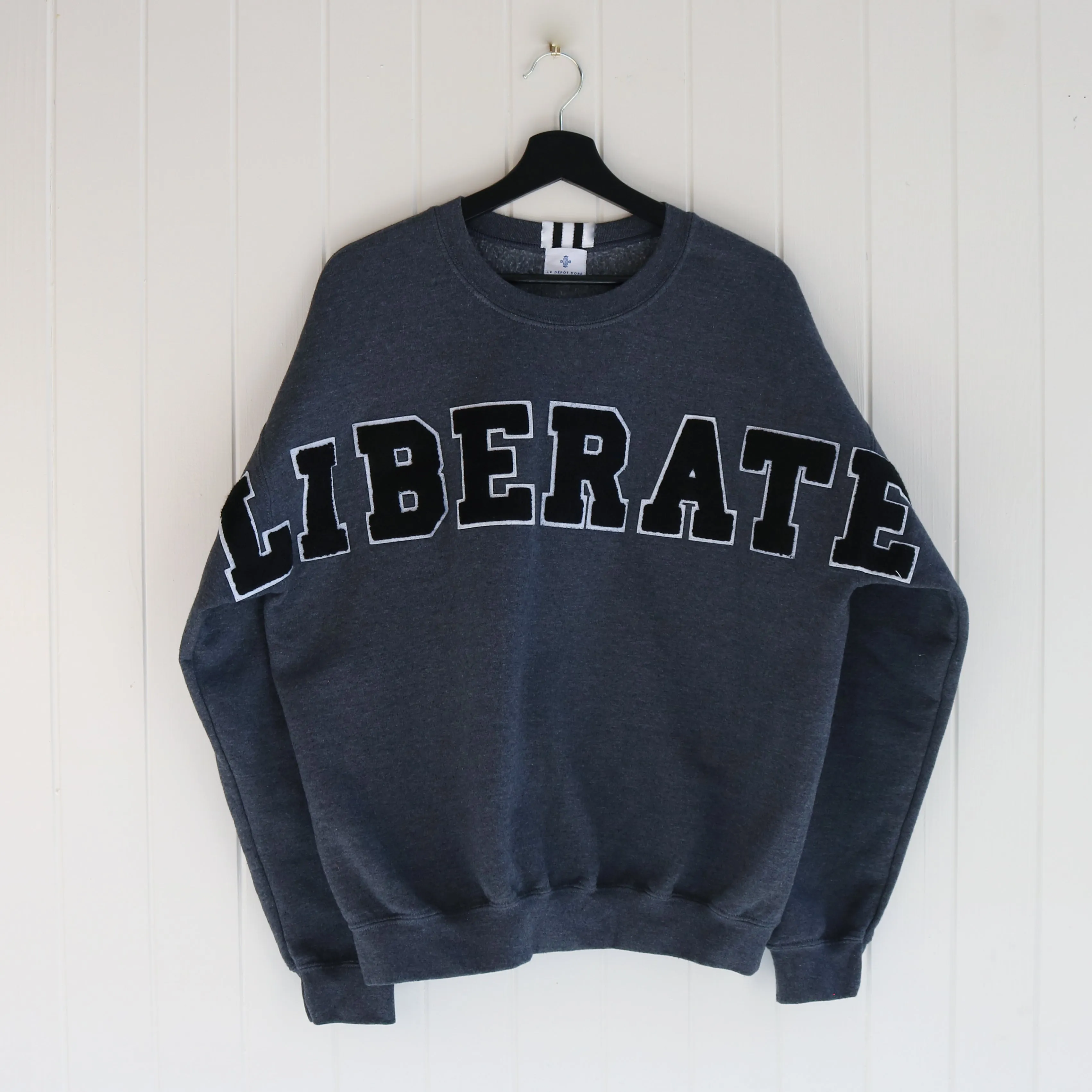 LIBERATE CREWNECK