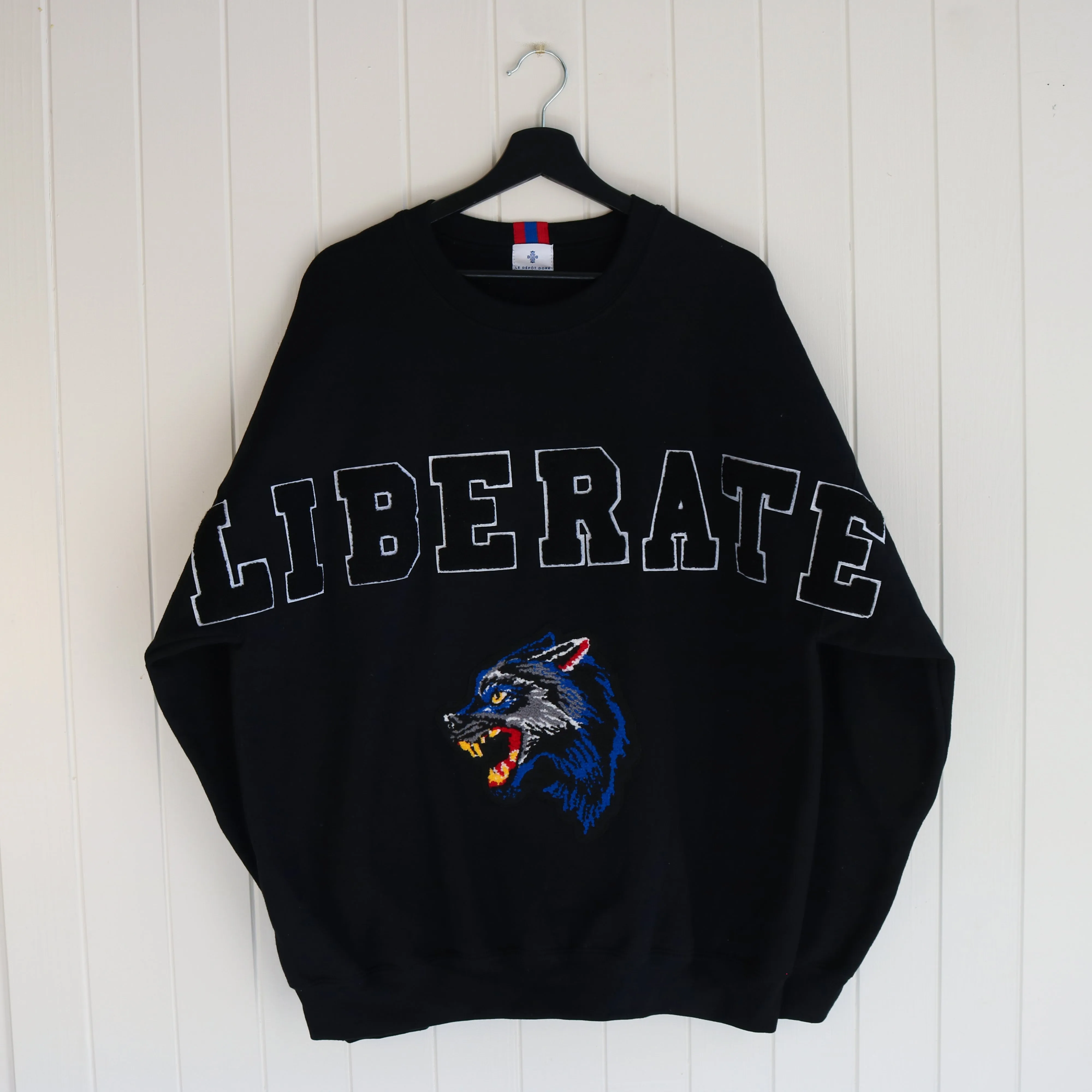 LIBERATED WOLF CREWNECK