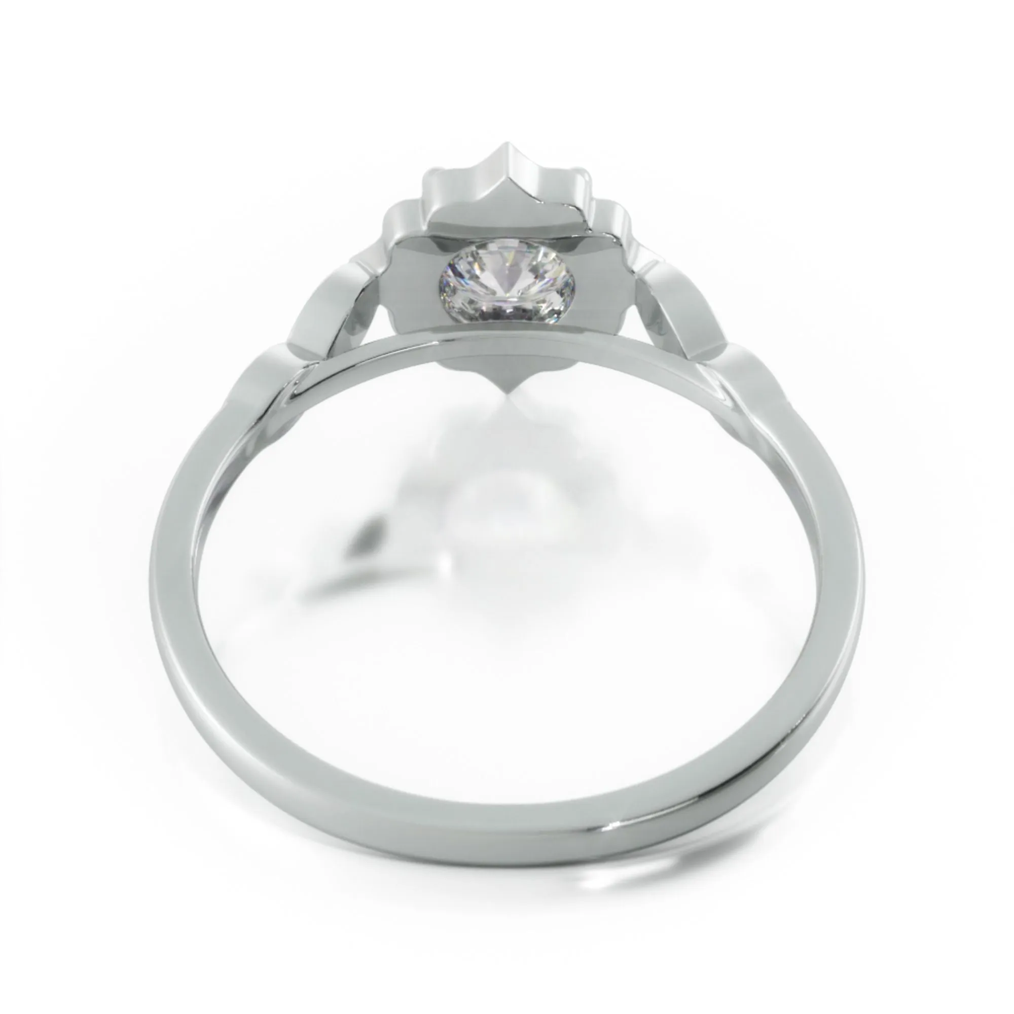 Licht Decorative Halo Natural Round  Diamond Engagement Ring