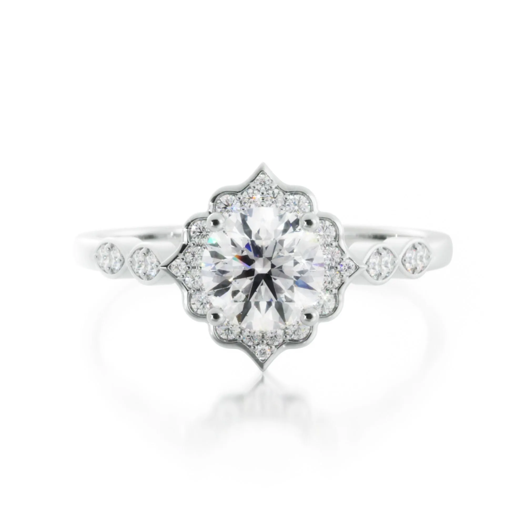 Licht Decorative Halo Natural Round  Diamond Engagement Ring