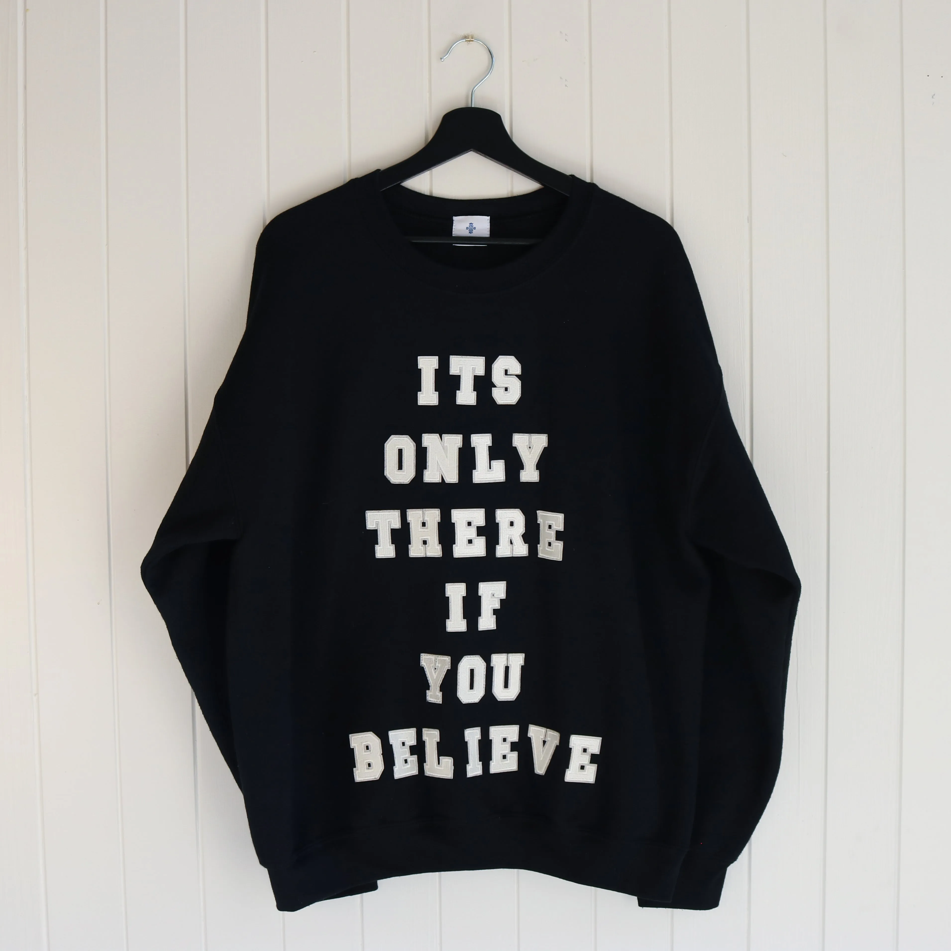 MANIFEST CREWNECK
