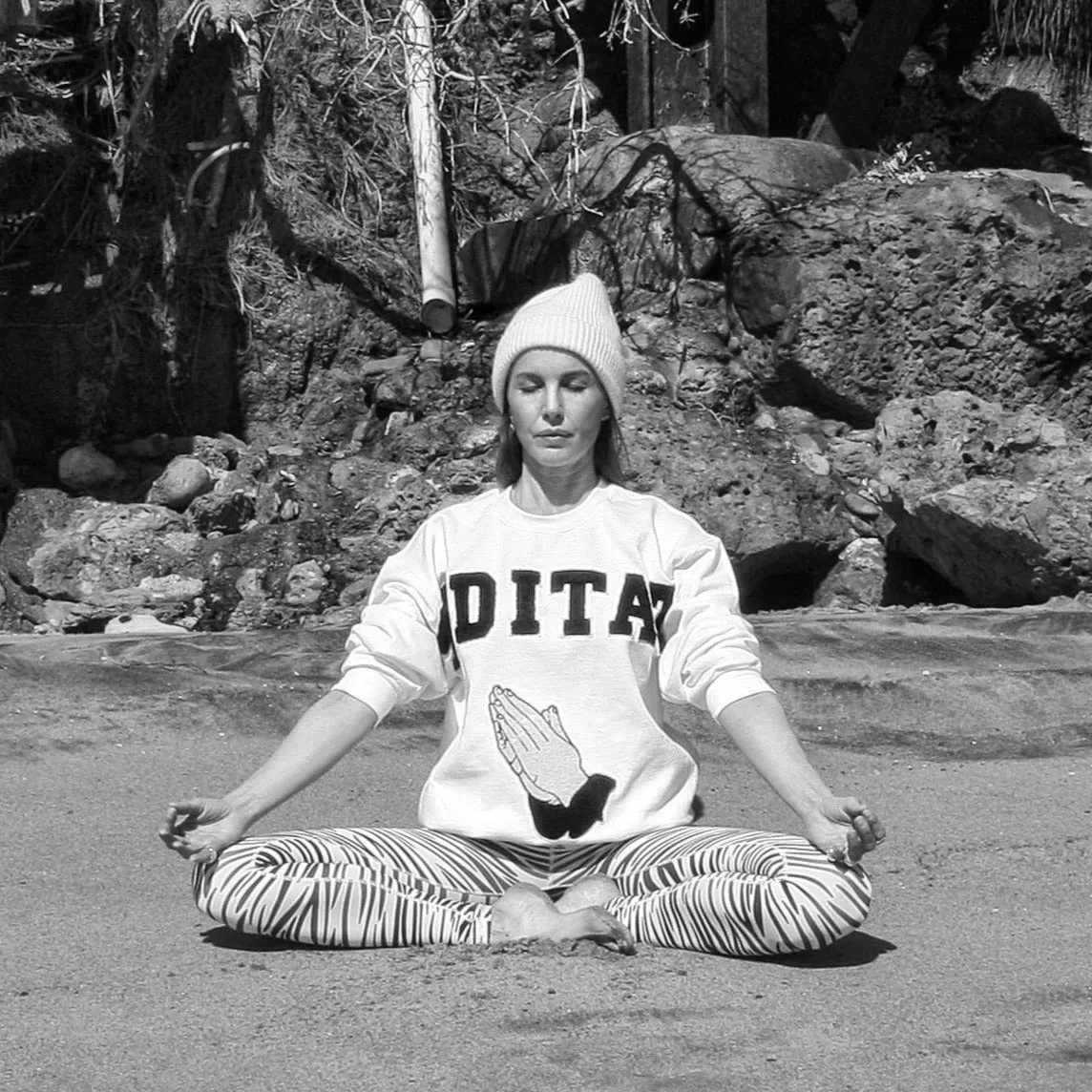 MEDITATE CREWNECK