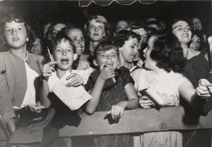 Untitled (kids waiting for autograph)