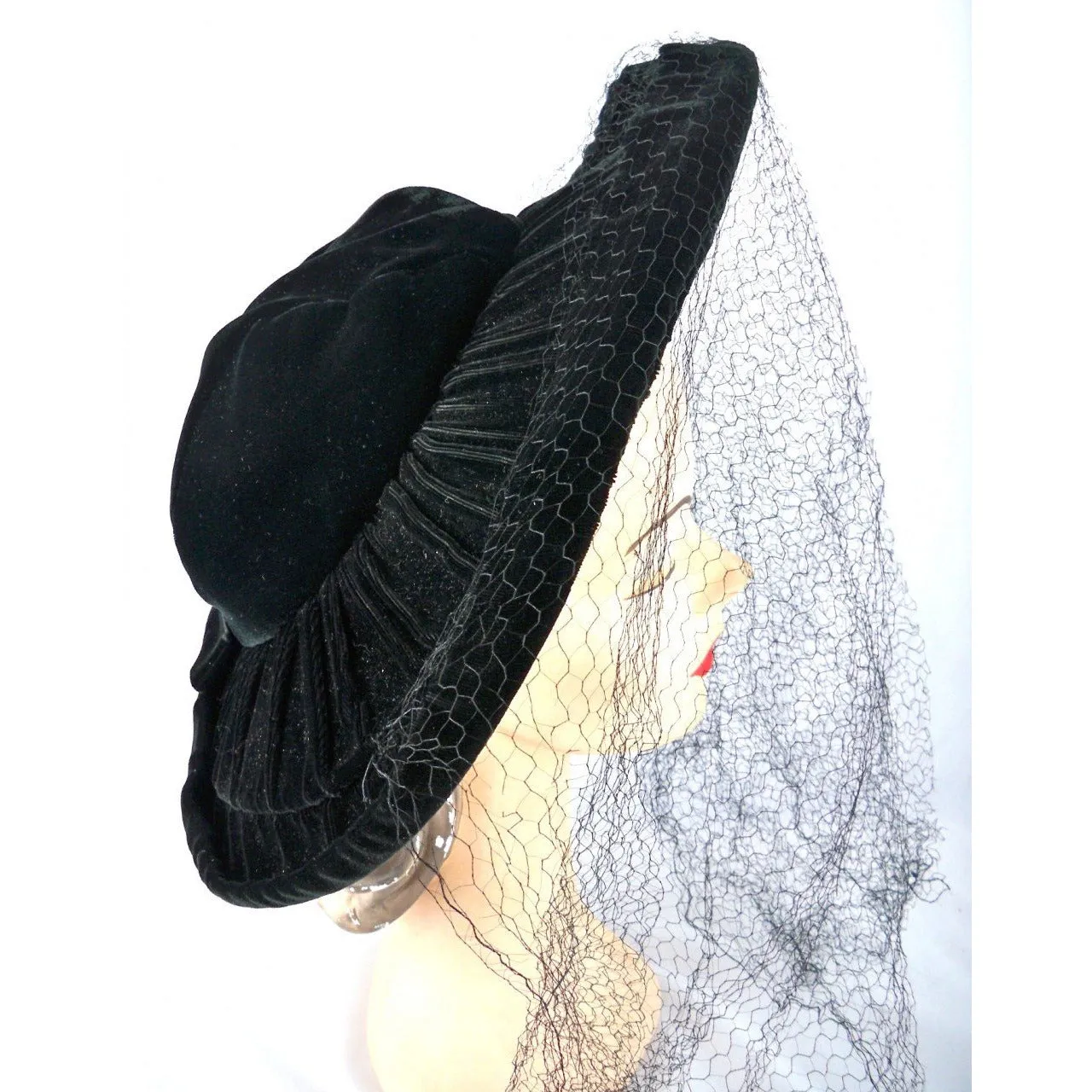 Vintage Black Widow Ladies Hat Velvet Wide Brim Full Veil 1940s